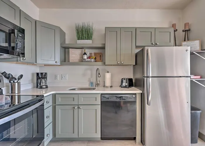 Pool, Hot Tub & Ski Shuttle! Silverthorne Condo