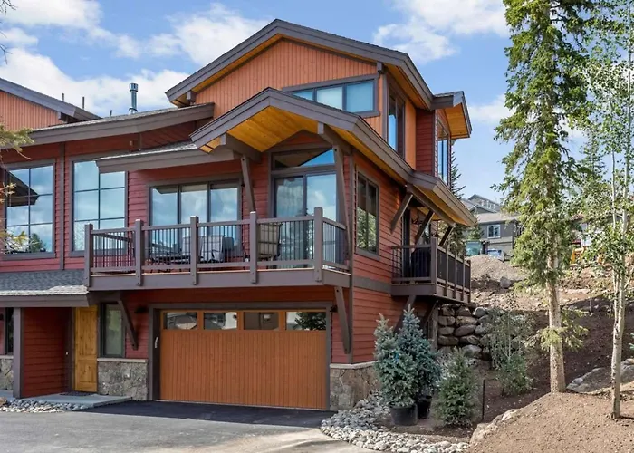 Treehouse Village 323