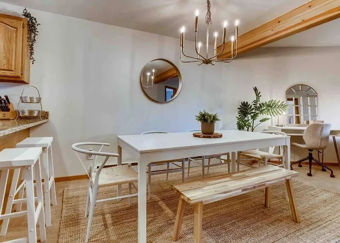 Cozy Ski Condo + Hot Tub + Fireplace + Heated Pool